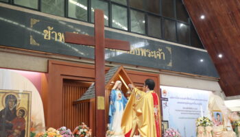 วจนพิธีต้อนรับไม้กางเขนศักดิ์สิทธิ์ รูปแม่พระแห่งกรุงโรม และพระธาตุของนักบุญคาร์โล อาคูติส