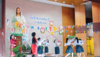 กิจกรรม “ชิงช้าสวรรค์นารี”